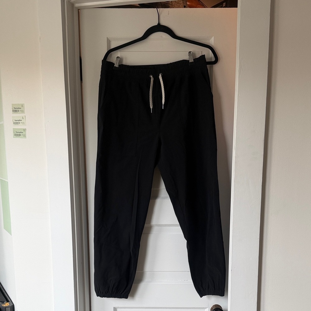 Vuori Black Drawstring Joggers with White Cord